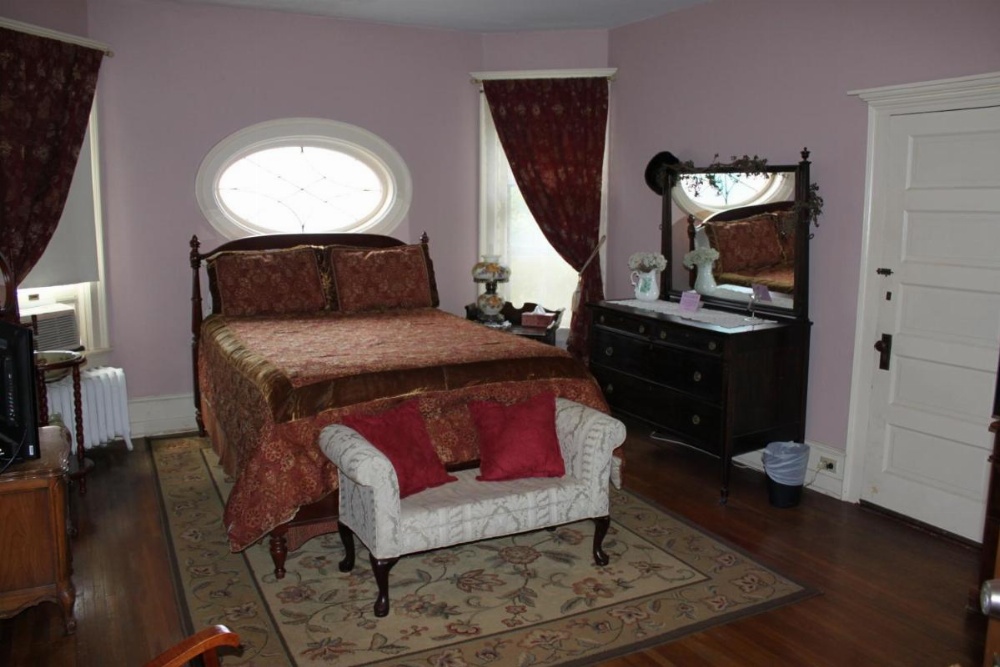Victorian Charm Inn Image 21